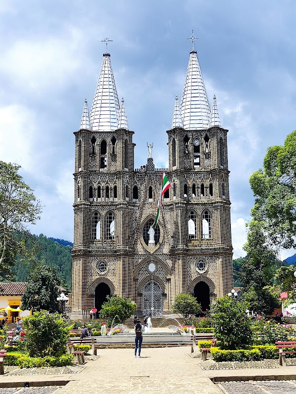 Basílica Inmaculada Concepción – Parque Principal, Jardín, Antioquia, Colombie (photo 1)