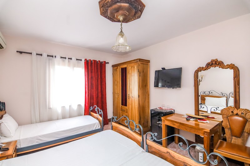 Brilant Antik Hotel, Tirana – Rruga Jul Variboba, Tirana, Albania (photo 2)