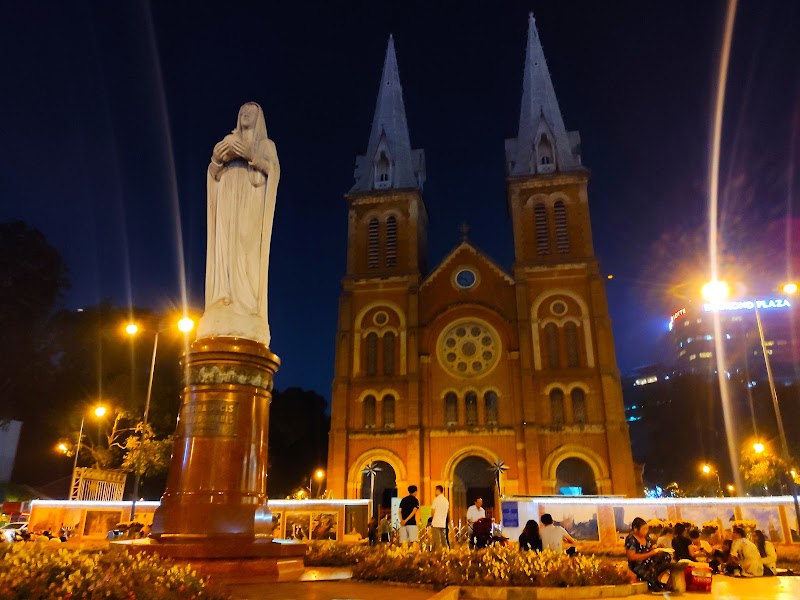 Cathédrale Notre-Dame de Saïgon – 01 Công trường Công xã Paris, Quận 1, Hồ Chí Minh 70000, Vietnam (photo 3)