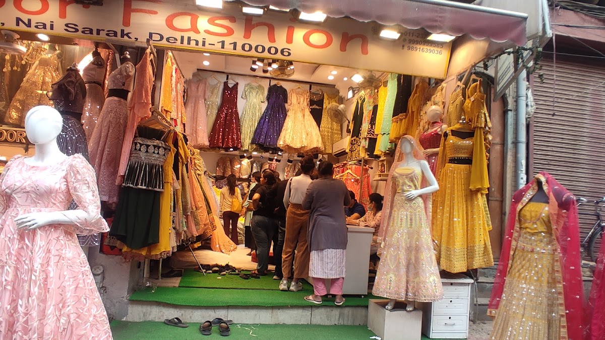 Chandni Chowk – Sis Ganj Guru Dwara, Chhippy Wada, Chandni Chowk, Delhi, 110006, India (photo 1)