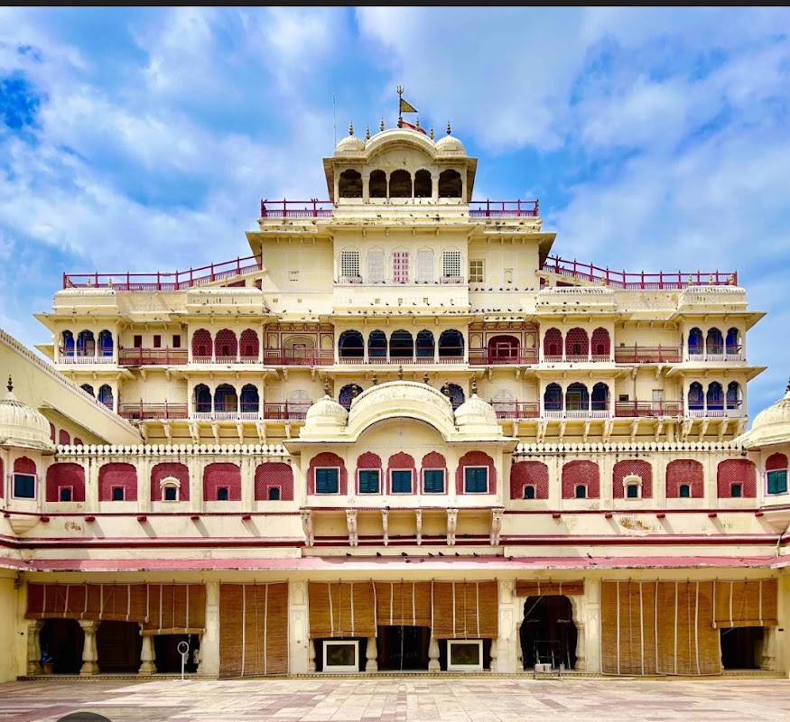 City Palace de Jaipur – Gangori Bazaar, J.D.A. Market, Kanwar Nagar, Jaipur, Rajasthan 302002, India (photo 1)