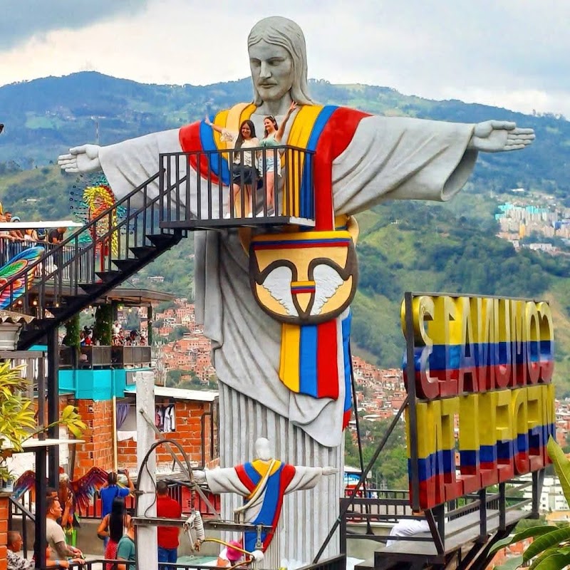 Comuna 13 (Escaleras électriques) – Comuna 13 San Javier, Medellín, Colombie (photo 2)