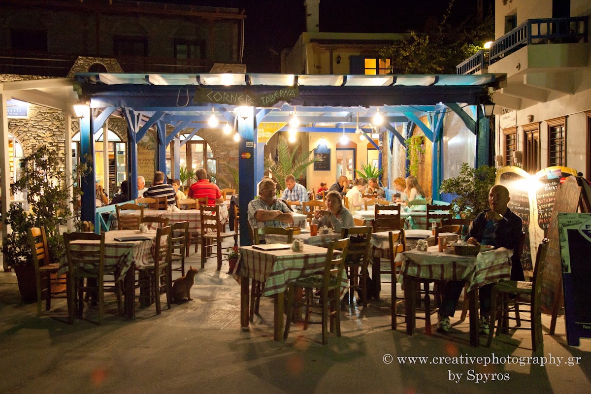 Corner Tavern – Katapola, Amorgos 840 08 (photo 1)