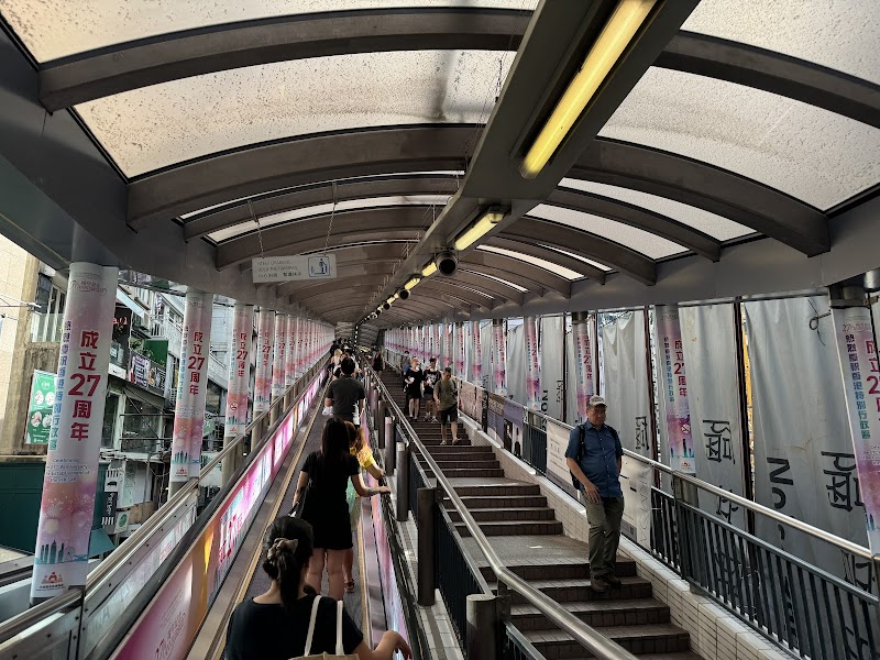 Escalator Central - Mid-Levels & SoHo – Jubilee St, Central, Hong Kong (photo 2)