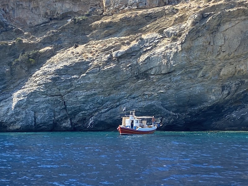 Excursion bateau vers les criques – Depart port de Katapola, Amorgos (photo 2)