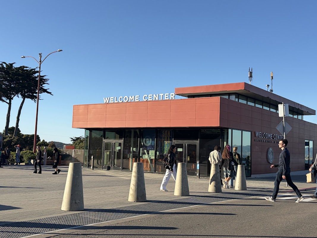 Golden Gate Bridge Welcome Center – Golden Gate Bridge Plaza, San Francisco, CA 94129, USA (photo 1)