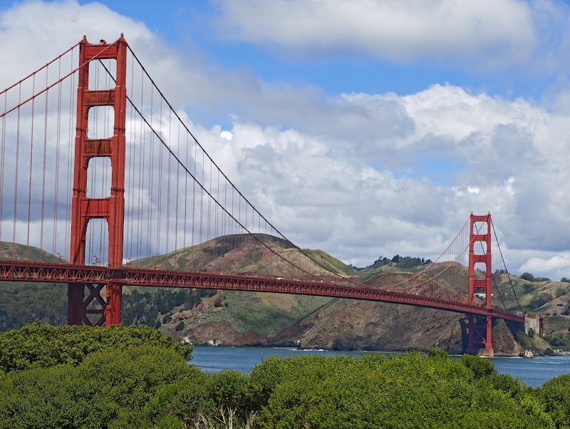 Golden Gate Bridge Welcome Center – Golden Gate Bridge Plaza, San Francisco, CA 94129, USA (photo 2)