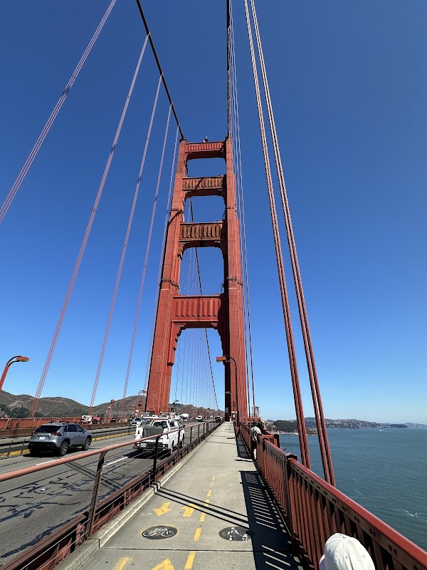 Golden Gate Bridge Welcome Center – Golden Gate Bridge Plaza, San Francisco, CA 94129, USA (photo 3)