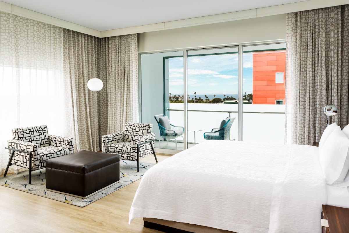 Hampton Inn & Suites Santa Monica – 501 Colorado Avenue (photo 1)