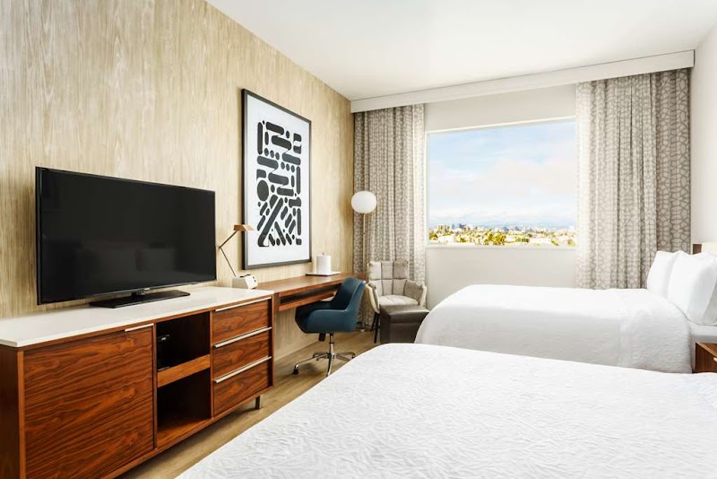Hampton Inn & Suites Santa Monica – 501 Colorado Avenue (photo 2)