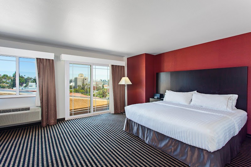 Holiday Inn Express Hollywood Walk of Fame by IHG – 1921 N Highland Avenue (photo 2)