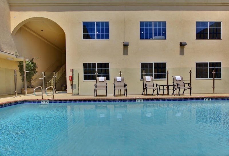 Holiday Inn Express Hollywood Walk of Fame by IHG – 1921 N Highland Avenue (photo 3)
