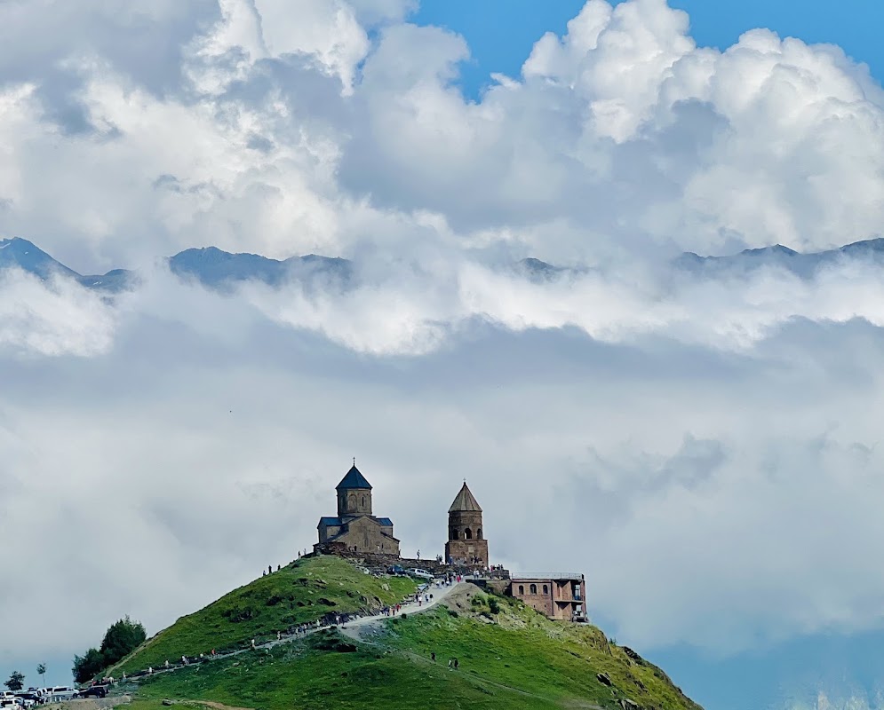 Kazbegi et l'église de Gergeti – Église de la Trinité de Gergeti, Stepantsminda (photo 1)