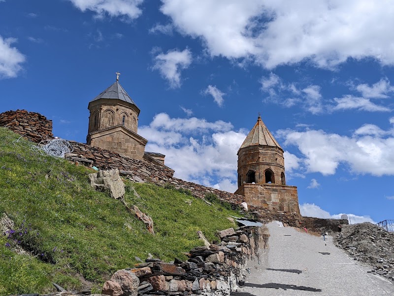 Kazbegi et l'église de Gergeti – Église de la Trinité de Gergeti, Stepantsminda (photo 2)
