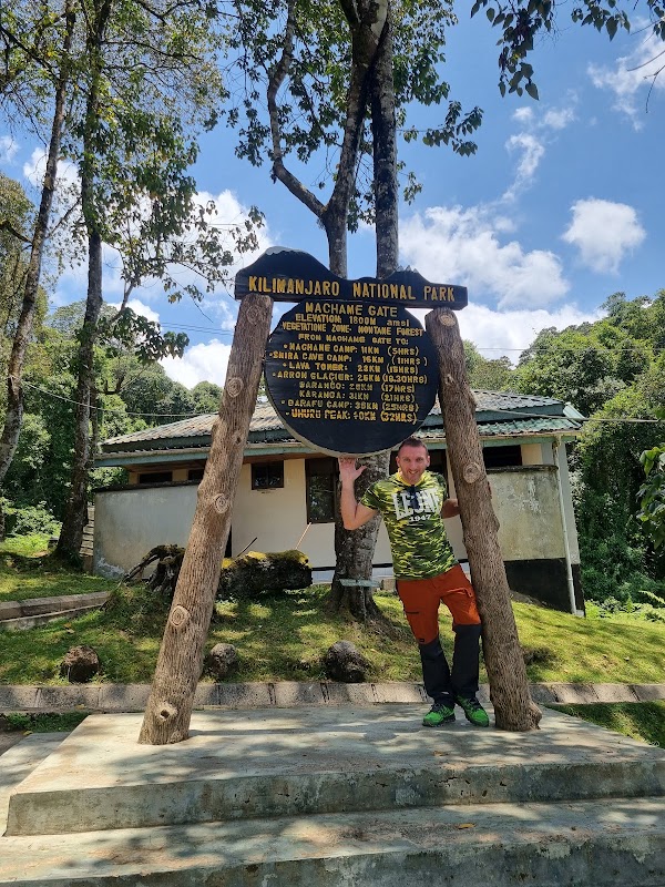 Kilimandjaro J1 : Machame Gate vers Machame Camp – Machame Gate, Parc national du Kilimandjaro (photo 1)