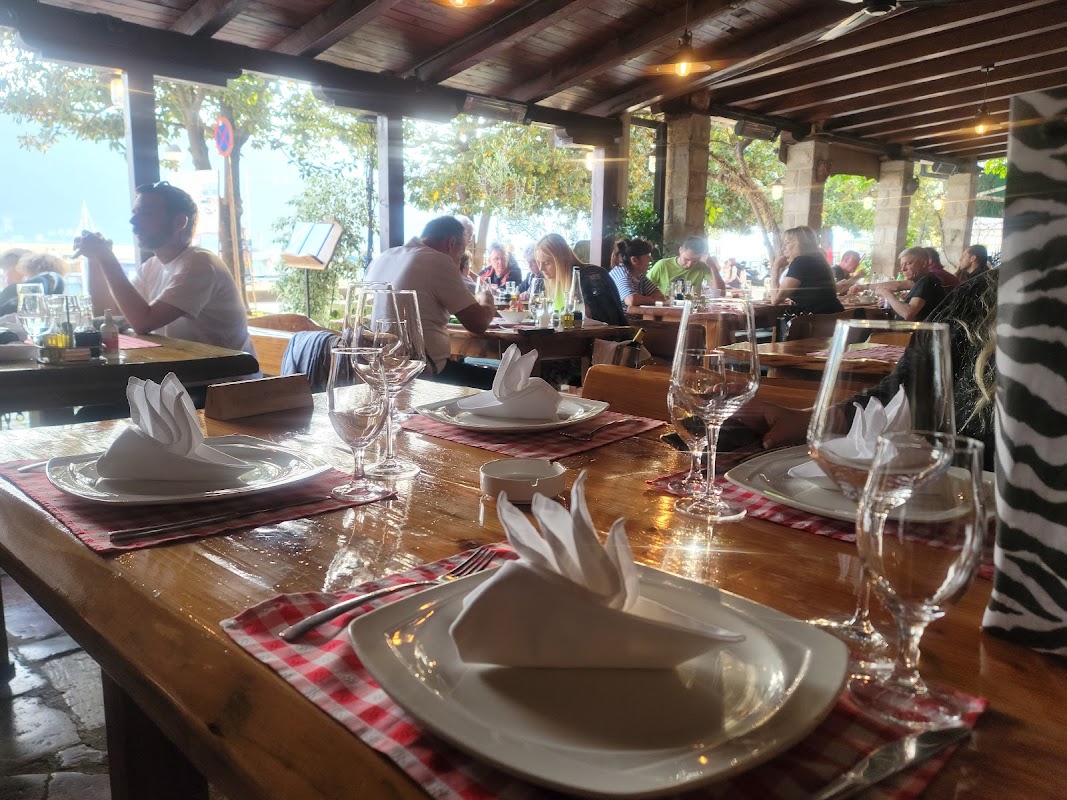 Konoba Feral – Šetalište Pet Danica, Herceg Novi, Monténégro (photo 1)