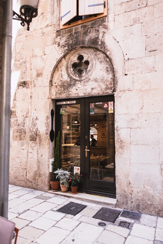 Konoba PustiMeProć – Ul. Kraj Svetog Ivana 5, 21000, Split, Croatie (photo 1)