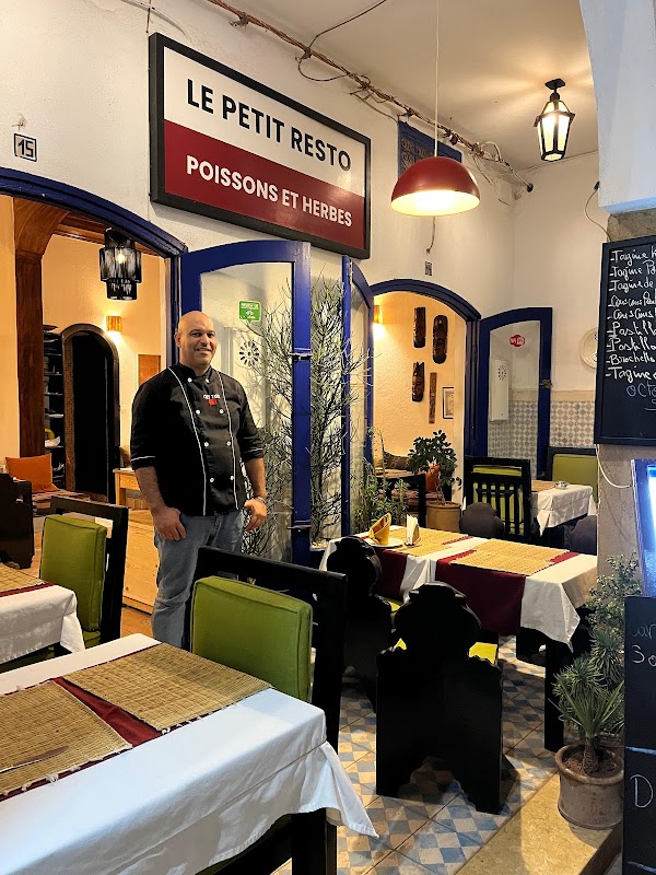 Le Petit Resto : Poissons & Herbs – Place Chrib Atay, Rue Laalouj, Essaouira 44000, Maroc (photo 1)