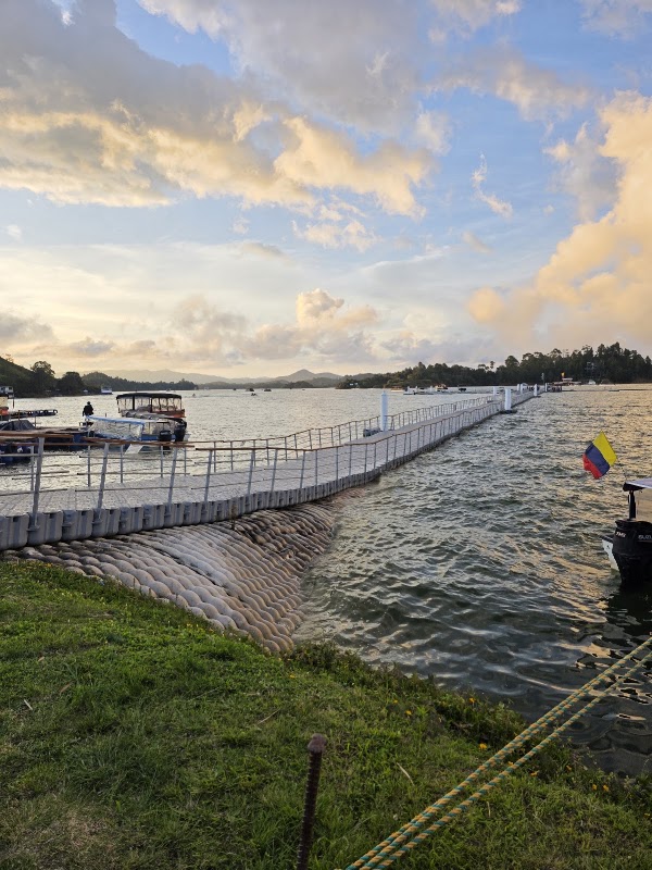 Malecón de Guatapé – Malecón, Guatapé, Antioquia, Colombie (photo 1)