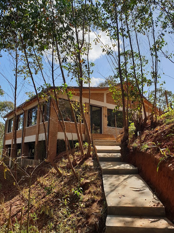 Mantadia Lodge – Andasibe (proche parc Analamazaotra) (photo 1)