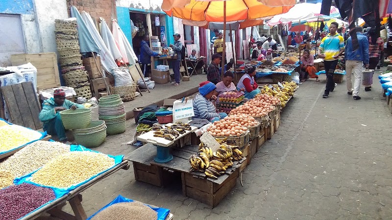 Marché d'Analakely (escaliers, artisanat) – Analakely, Antananarivo 101, Madagascar (photo 3)