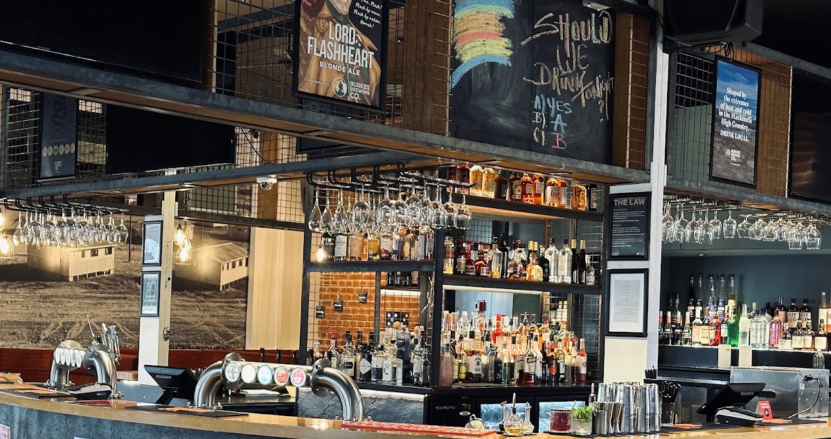 Ministry of Works Bar & Eatery – 2 Market Place, Twizel 7901, Nouvelle-Zélande (photo 1)