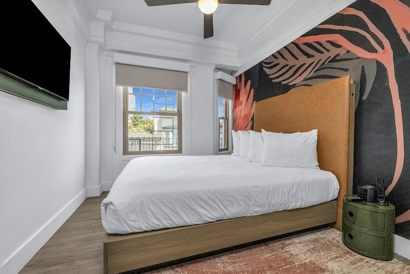 Nob Hill Hotel – 835 Hyde St (photo 2)