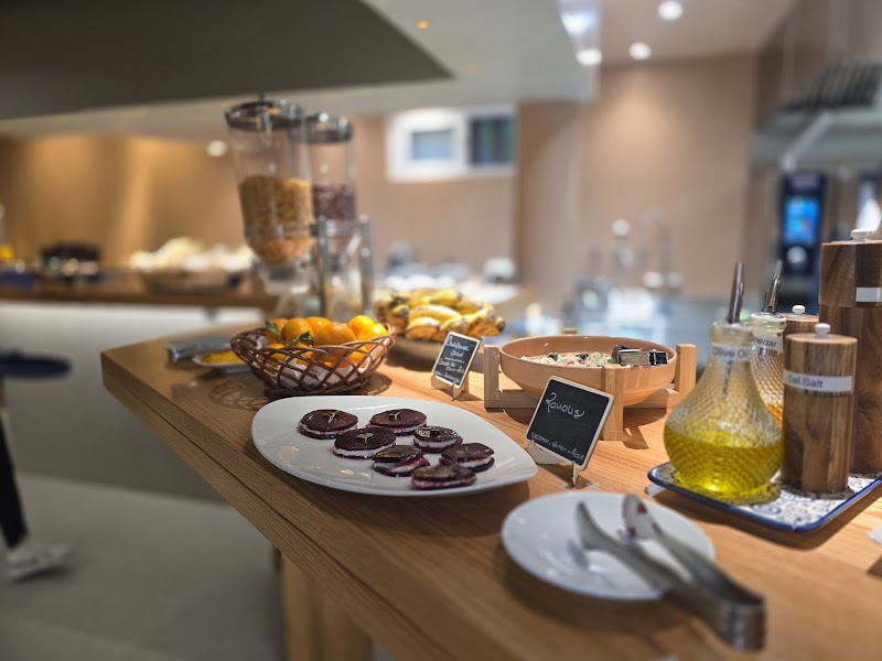 NUA — Breakfast, Brunch & Beyond – Rua da Carreira 232, São Martinho, 9000-042 Funchal, Portugal (photo 2)