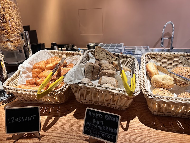 NUA — Breakfast, Brunch & Beyond – Rua da Carreira 232, São Martinho, 9000-042 Funchal, Portugal (photo 3)