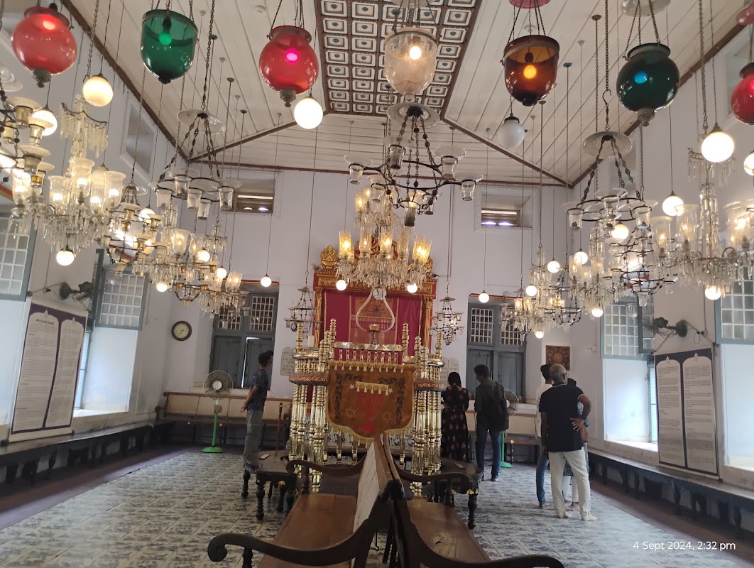 Paradesi Synagogue – X745+XPC, Synagogue Ln, Jew Town, Kappalandimukku, Mattancherry, Kochi, Kerala 682002, India (photo 1)