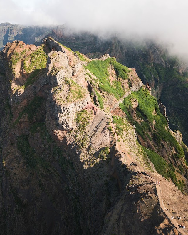 Pico do Arieiro vers Pico Ruivo (PR1) – Pico do Arieiro, 9030, Portugal (photo 1)