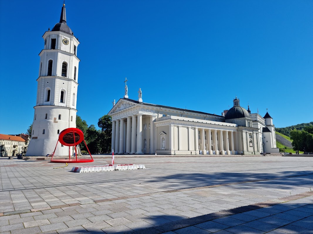 Place de la cathédrale de Vilnius – Katedros a., Vilnius, Lithuania (photo 1)