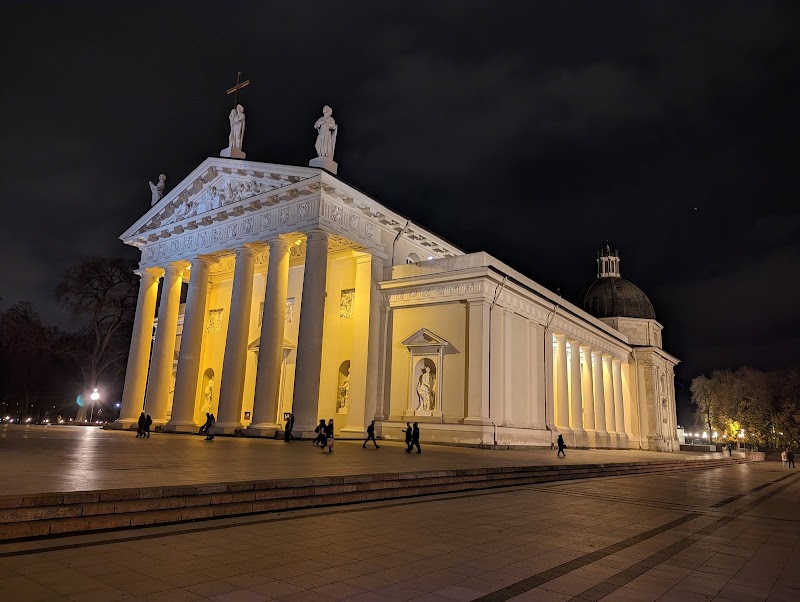 Place de la cathédrale de Vilnius – Katedros a., Vilnius, Lithuania (photo 2)