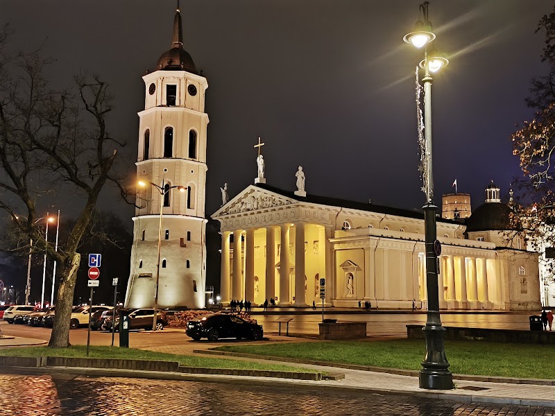 Place de la cathédrale de Vilnius – Katedros a., Vilnius, Lithuania (photo 3)