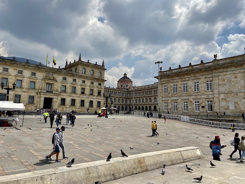 Plaza de Bolívar – Plaza de Bolívar, La Candelaria, Bogotá, Colombie (photo 3)