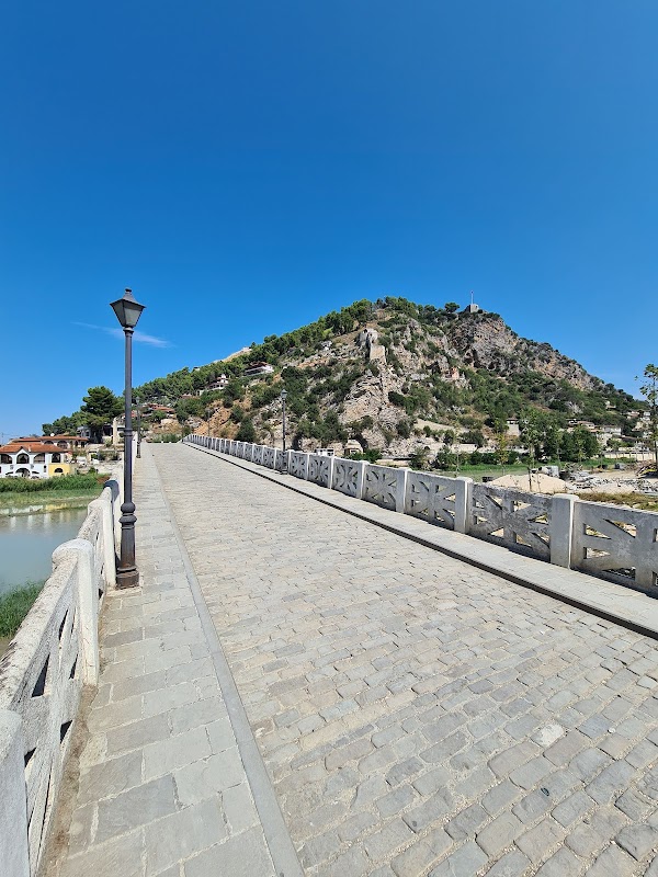 Pont de Gorica et quartier Mangalem (Berat) – Pont de Gorica, Berat, Albanie (photo 3)