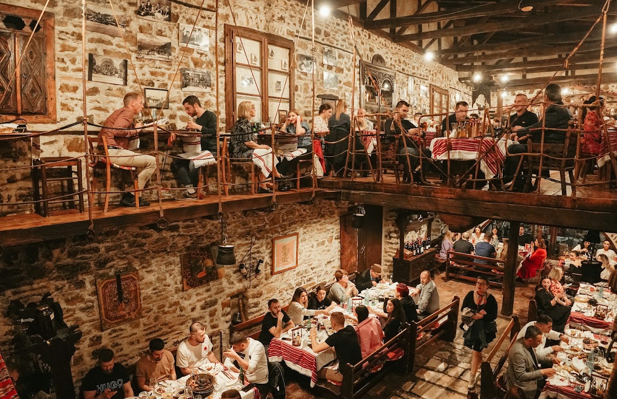 Restaurant Hotel Tradita – Rruga Edith Durham, Shkodër, Albanie (photo 1)