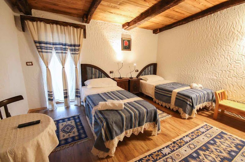 Restaurant Hotel Tradita – Rruga Edith Durham, Shkodër, Albanie (photo 2)