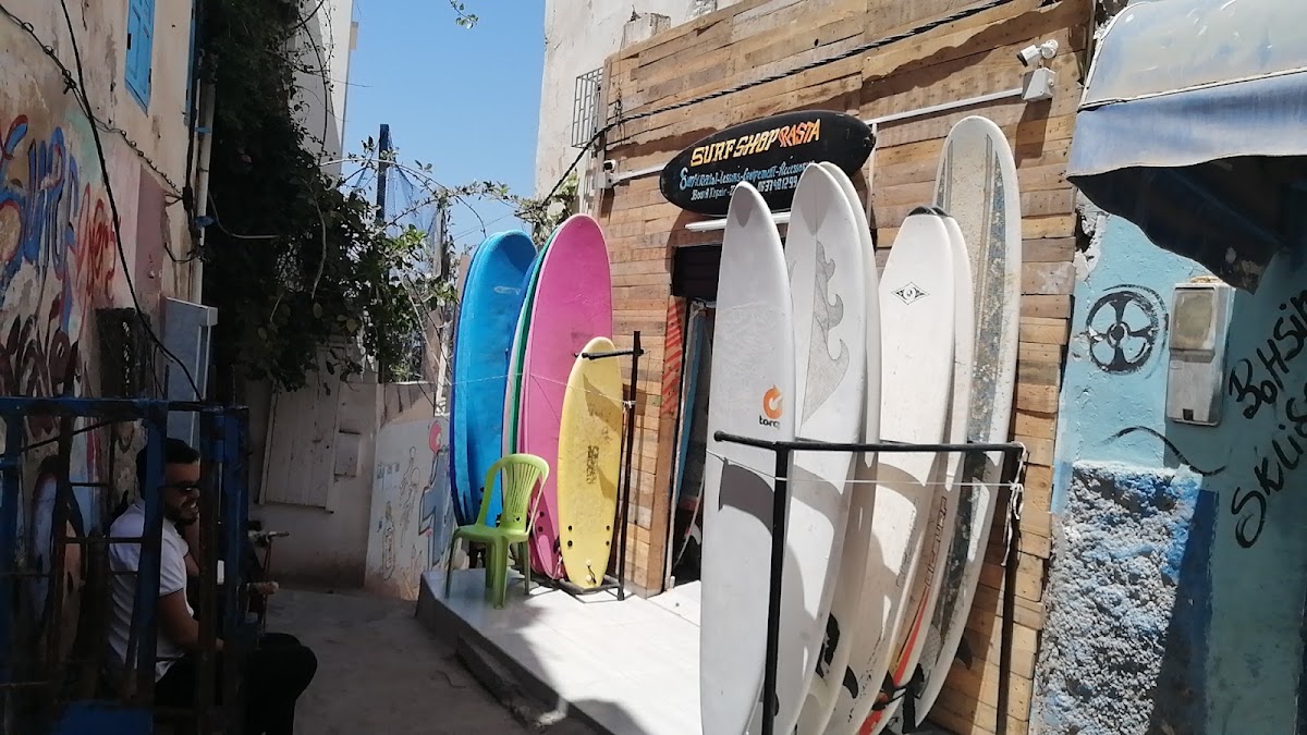 Session surf a Taghazout (location planche + combinaison) – Taghazout Village, Agadir 80000, Maroc (photo 1)