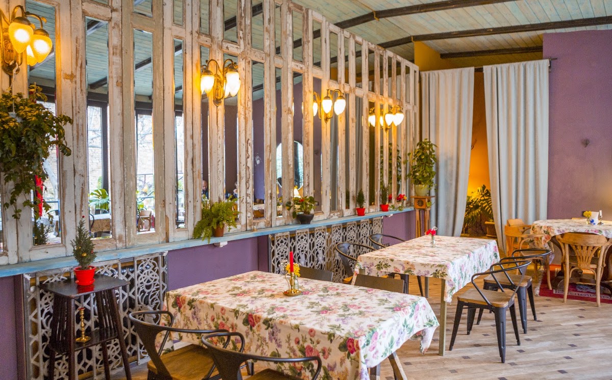 Shavi Lomi – Zurab Kvlividze St, T'bilisi (photo 1)