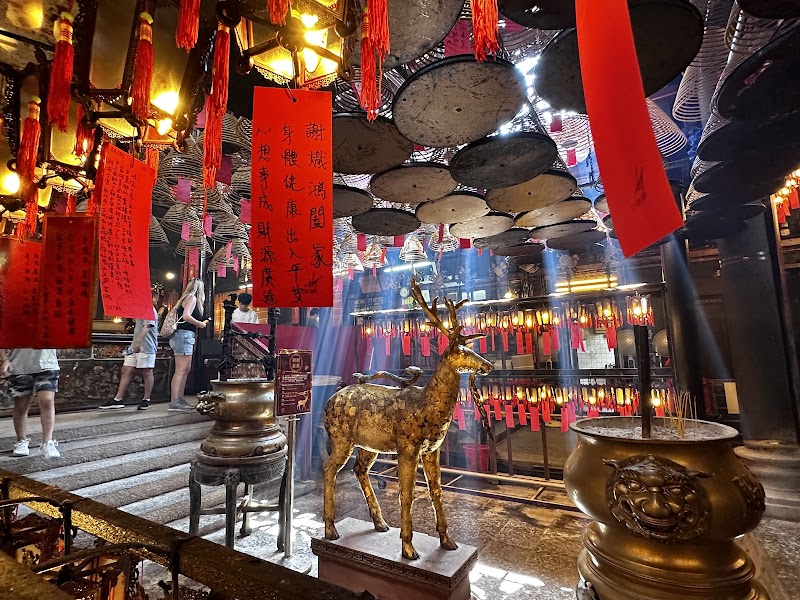 Temple Man Mo – Man Mo Temple, 124-130 Hollywood Rd, Sheung Wan, Hong Kong (photo 2)