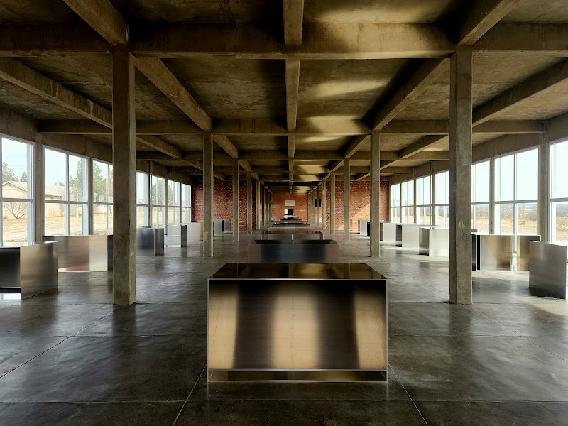 The Chinati Foundation – 1 Cavalry Row, Marfa, TX 79843, États-Unis (photo 2)