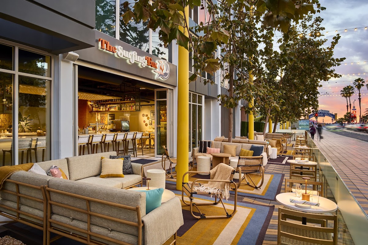 The Surfing Fox – 120 Colorado Ave, Santa Monica, CA 90401, USA (photo 1)