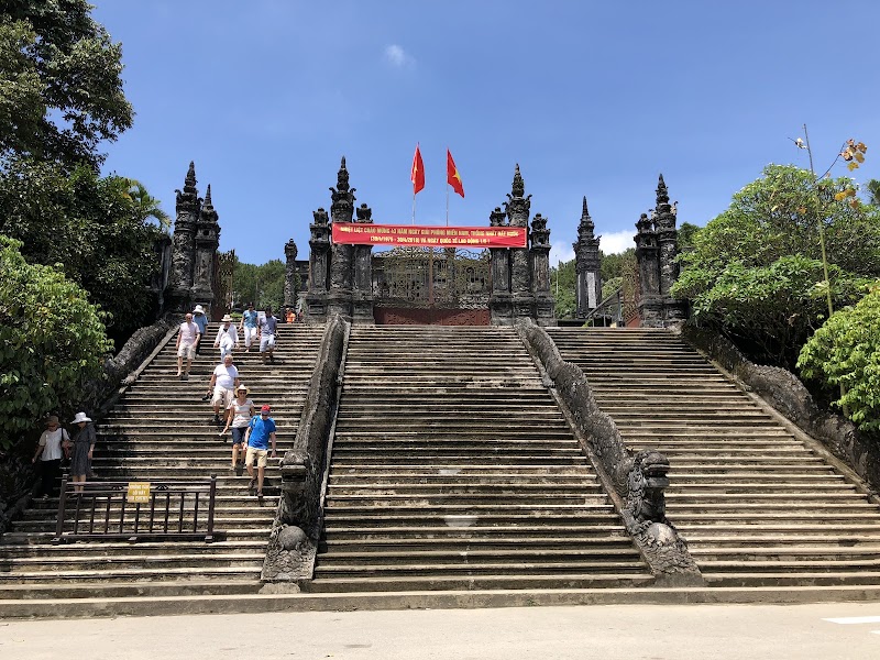 Tombeau de Khải Định – Núi, Châu Chữ, Thủy Xuân, Huế 530000, Vietnam (photo 2)