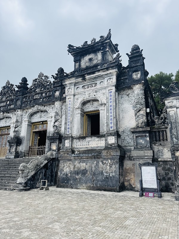 Tombeau de Khải Định – Núi, Châu Chữ, Thủy Xuân, Huế 530000, Vietnam (photo 3)