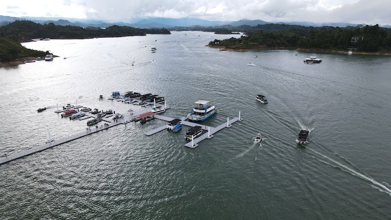 Tour lancha embalse (Guatapé) – Malecón (embarcadero), Guatapé, Antioquia, Colombie (photo 3)