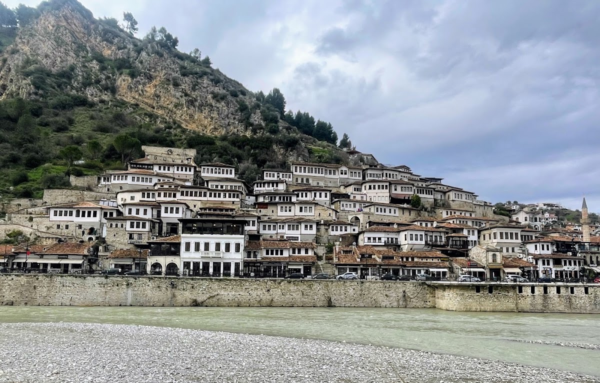 Vieille ville de Berat — quartier Mangalem – Quartier Mangalem, Berat, Albania (photo 1)