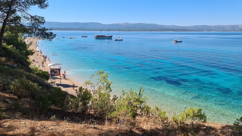 Zlatni Rat et le village de Bol – Zlatni Rat, 21420, Bol, Croatie (photo 3)