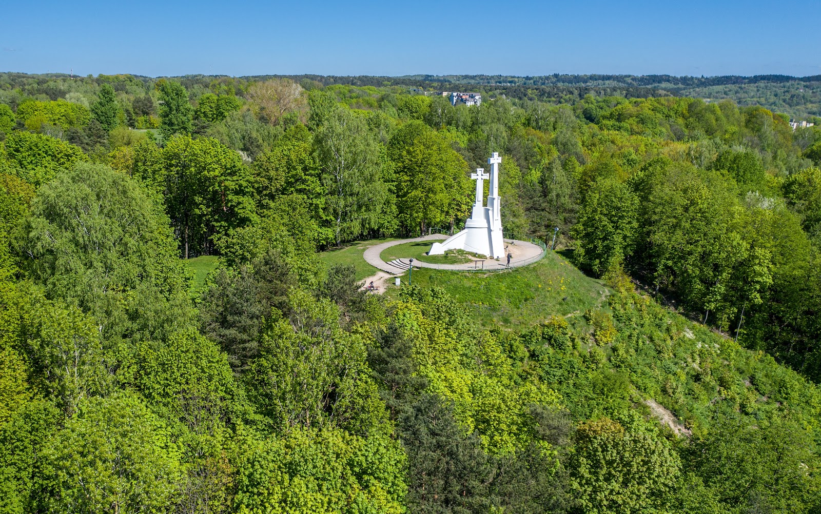 Monument des Trois Croix – Kalnu parkas, Vilnius, Lithuania (photo 2)