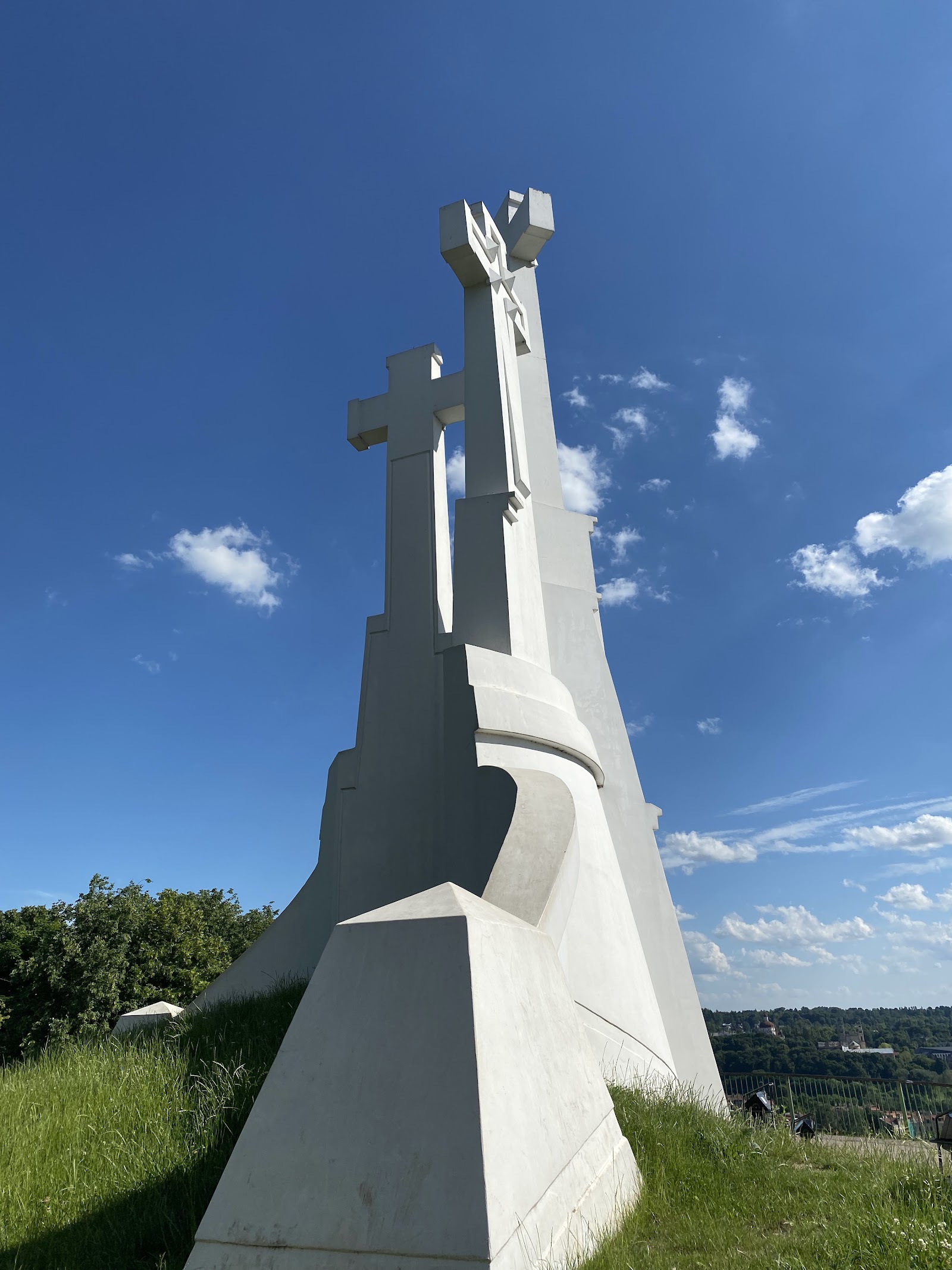Monument des Trois Croix – Kalnu parkas, Vilnius, Lithuania (photo 3)
